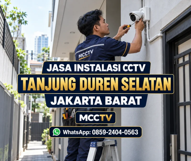 Teknisi MCCTV memasang kamera CCTV turret pada dinding lorong bangunan hunian di Tanjung Duren Selatan Jakarta Barat
